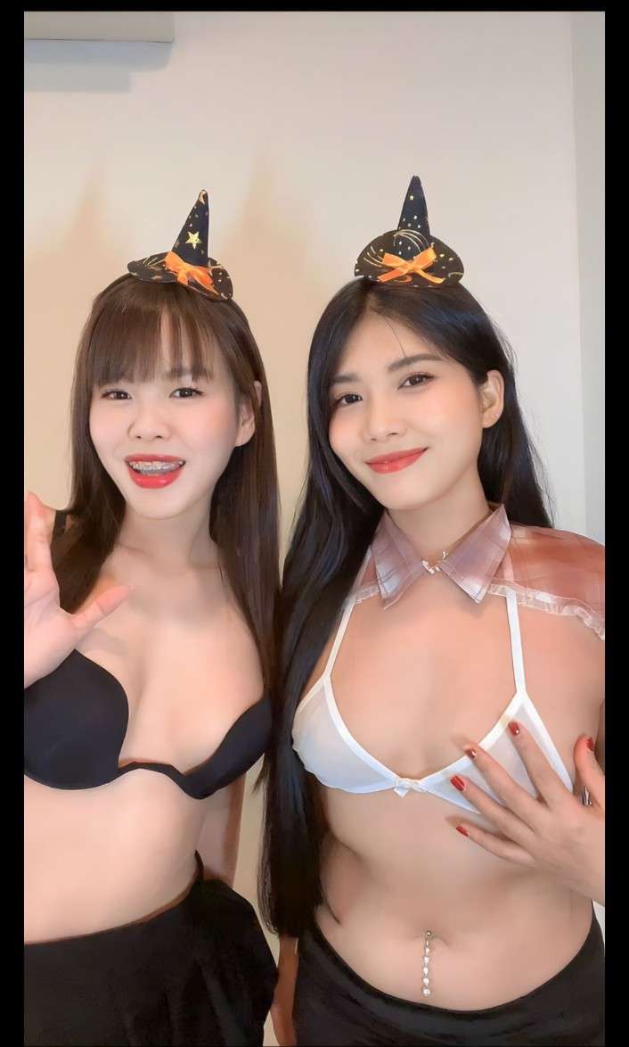 Openfans :  2สาวถอดหมด  