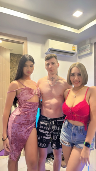 Openfans : รุมสาวมีงูยัดฝรั่ง