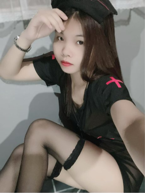 Openfans :  ยัดโด้้เข้าออกน้ำหนูไหลเสียวจัง