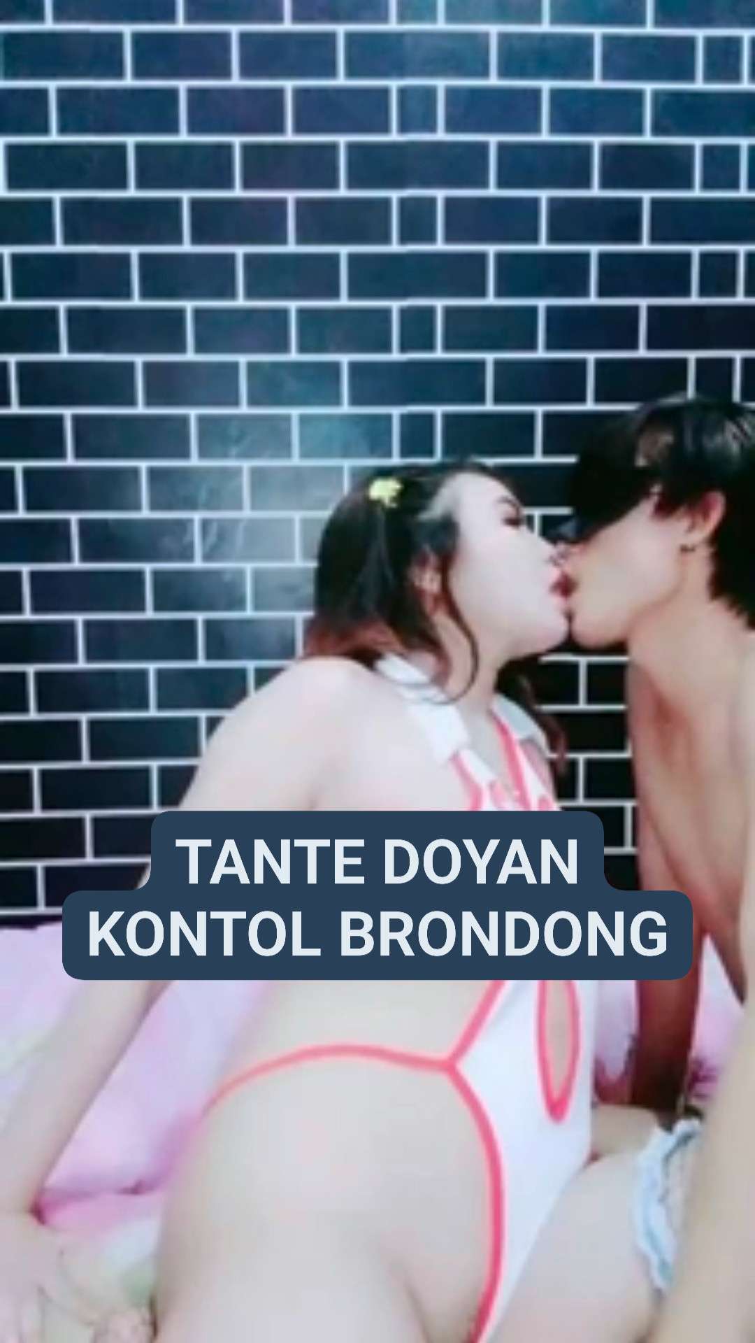 Openfans : brondong tante