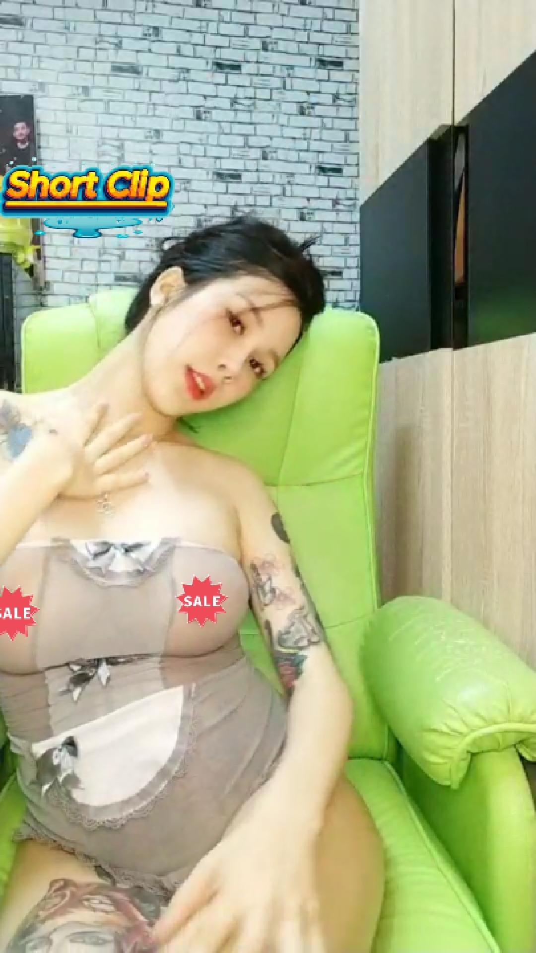 Openfans : เขี่ยหัวนม 