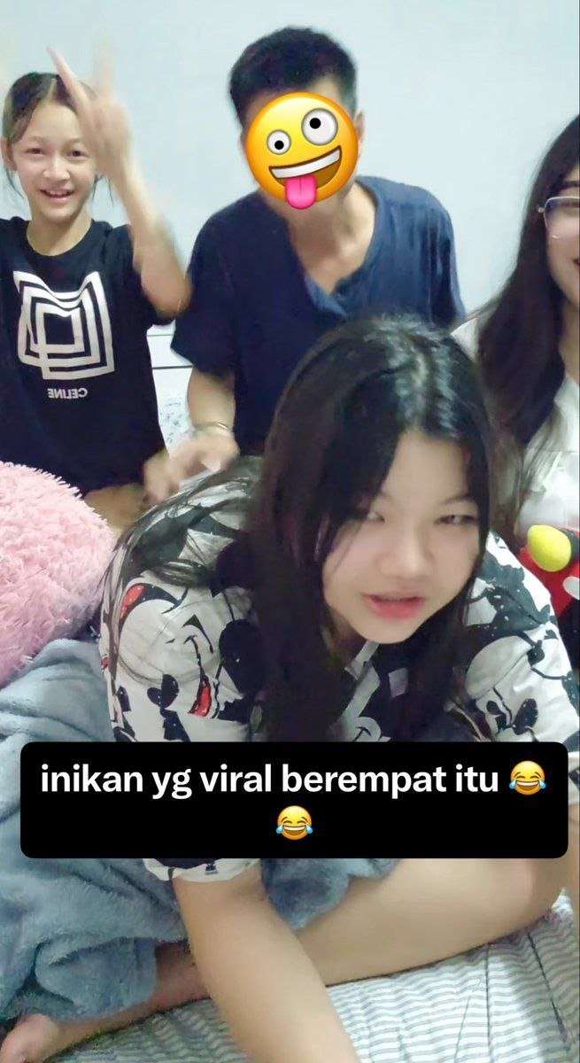 Openfans : Berempat😪